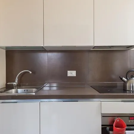 Apartment Plum Guide - Odes & Anthems